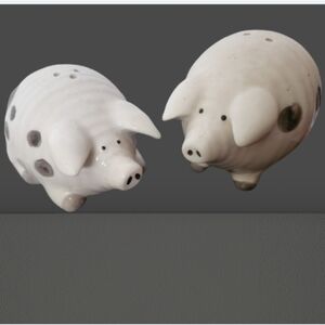 Cracker Barrel Pigs Salt & Pepper Shackers